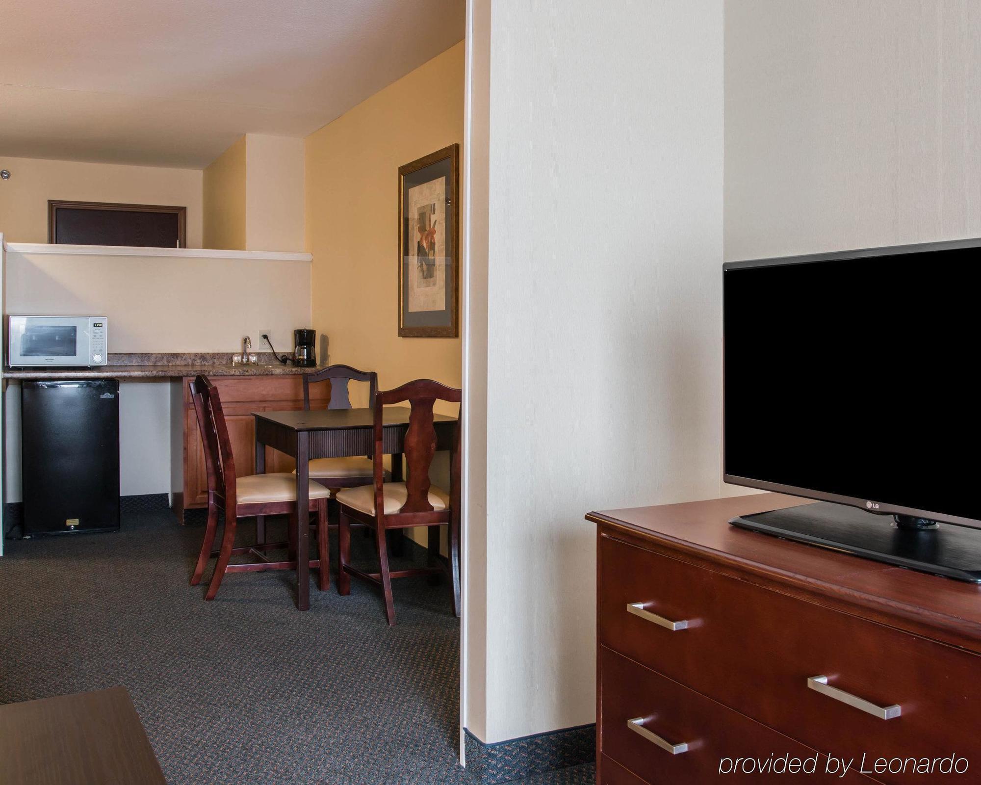 Comfort Suites Уиксом Экстерьер фото