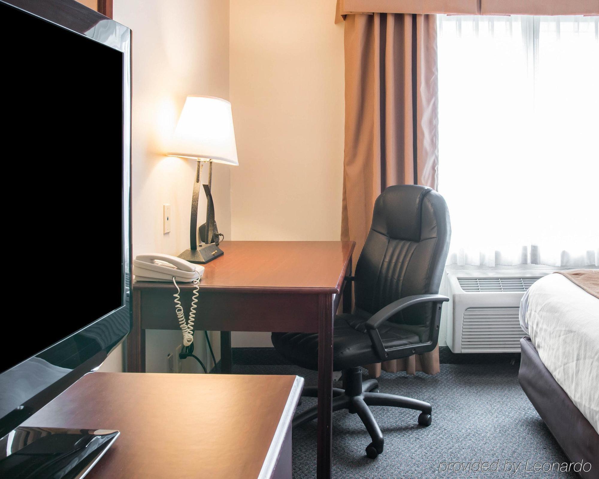 Comfort Suites Уиксом Экстерьер фото