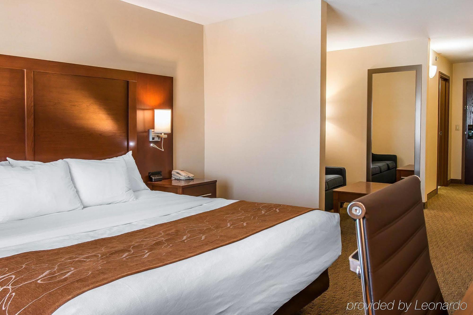 Comfort Suites Уиксом Экстерьер фото